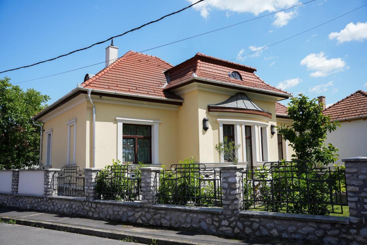 Várkert Deluxe Apartmanház Miskolc Exterior foto
