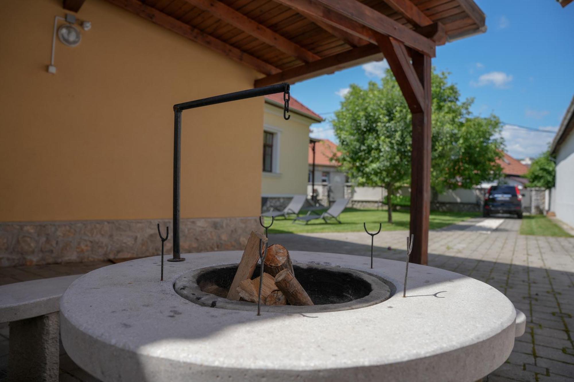 Várkert Deluxe Apartmanház Miskolc Exterior foto